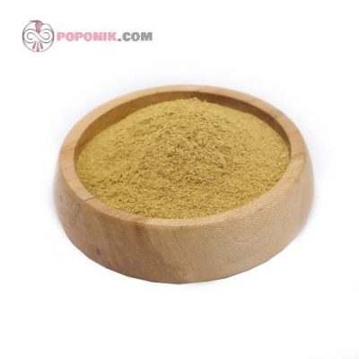 پودر کاری در کاسه چوبی پودر کاری در کاسه چوبی