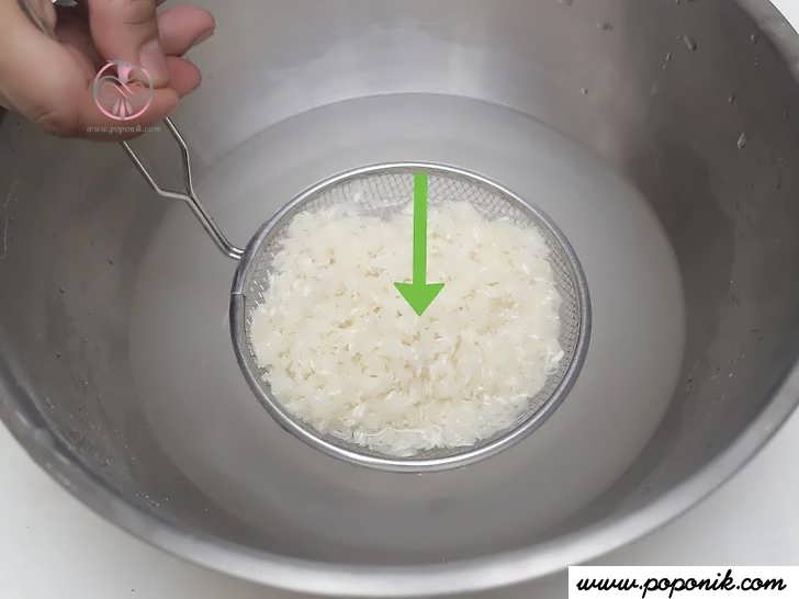 برنج را آبکش کنید